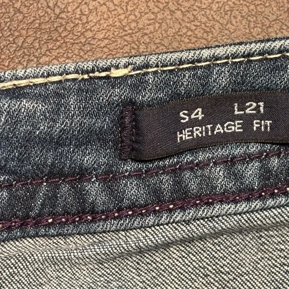 Vigoss Women's Dark Wash Capri jeans. Size 4 - Picture 7 of 10